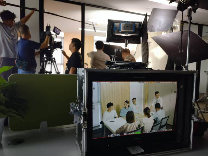 固镇县TVC拍摄公司：科技产品视觉化大师，诠释未来感与功能美学